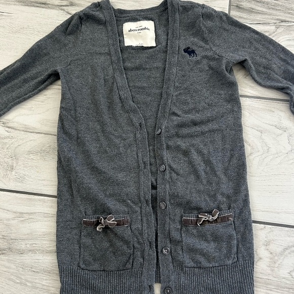 Abercrombie & Fitch Gray Kids Sweater - Picture 1 of 4